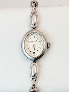 Vintage Citizen “Afternoon Tea” Ladies Watch 5920-L16100 Oval Silver Japan